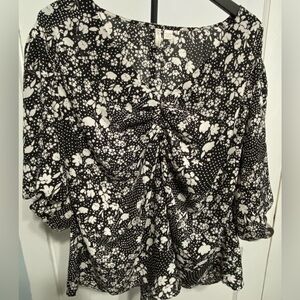 Black and white Cato floral blouse with 3/4 sleeves- Women’s 22/24